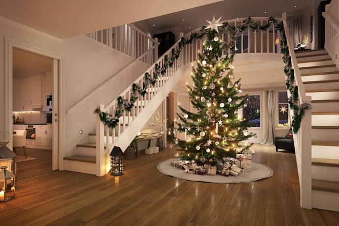 Den herskapelige husmodellen Holmgaard pyntet til jul med juletre mellom to trapper som går opp til 2.etasje.