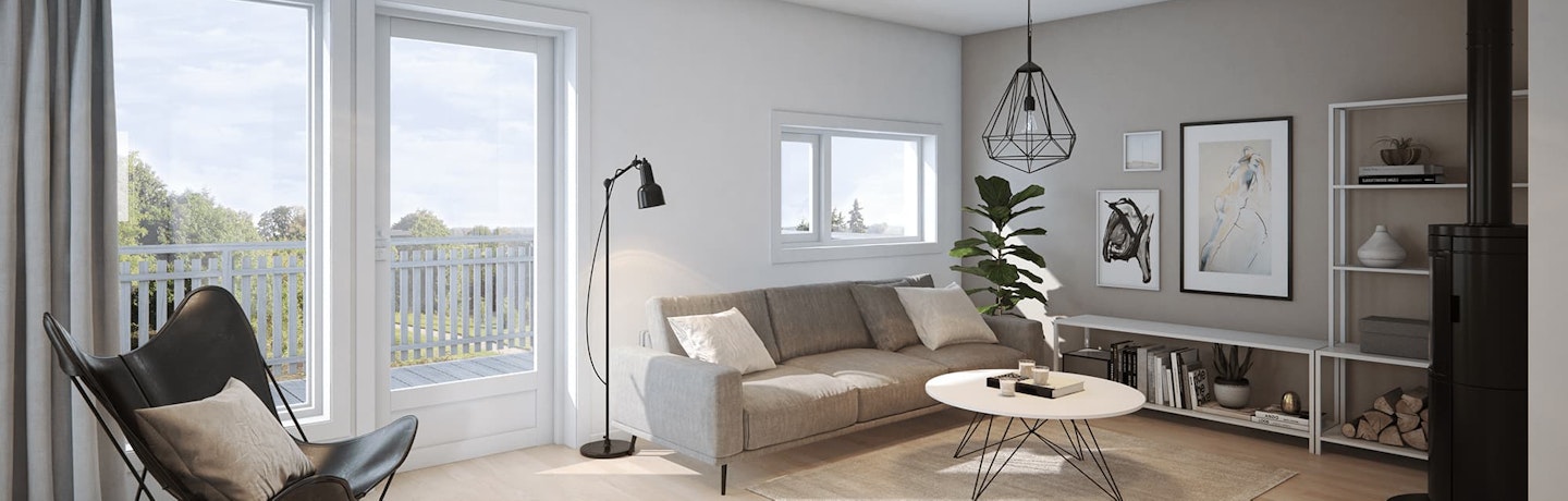 Hvit stue fra en leilighet i tomannsboligen Pan. Med beige treseters sofa, sommerfuglstol og hyllesystemer.