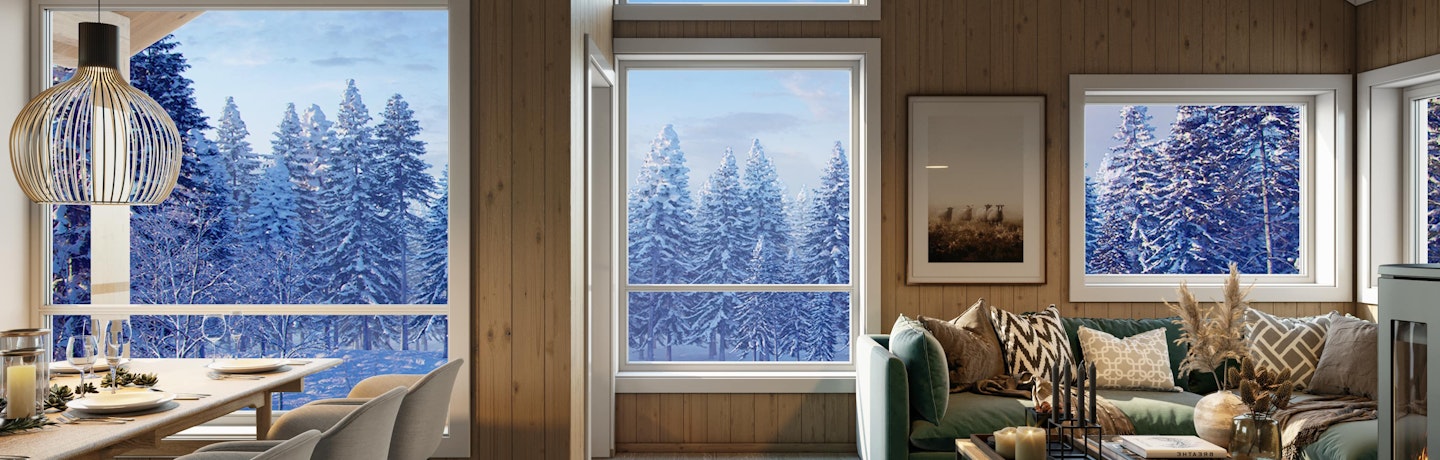 Brunbeiset, lun stue og spisestue i hytta Frikk. Arealeffektivt, store vinduer slipper nydelig vinterlys inn.